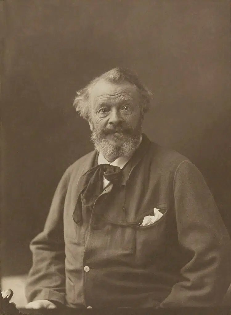 Autoportrait de Félix Nadar âgé, portant la barbe, à mi-corps, de face