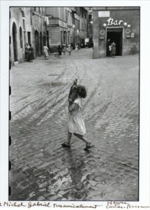 M1609-0002_Adjugé 15 000 €_Henri CARTIER-BRESSON (1908-2004)_Rome, 1952_Tirage argentique postérieur, dédicacé