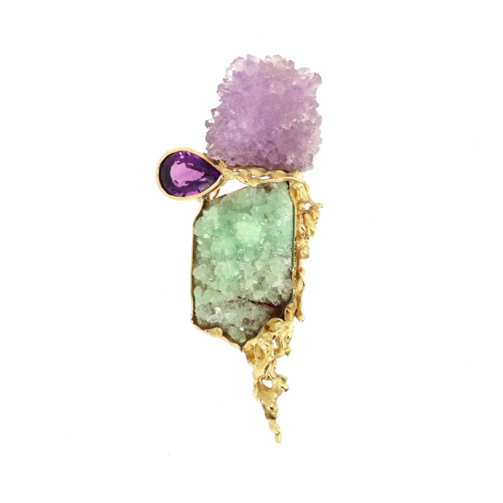 M1393-0005 - Jean VENDOME Broche pendentif « Aurore » en or jaune cristal brut Pièce unique. Année 1980. Poids brut : 35 g. Dim.: 7,3 x 3 cm Adjugé 4 500