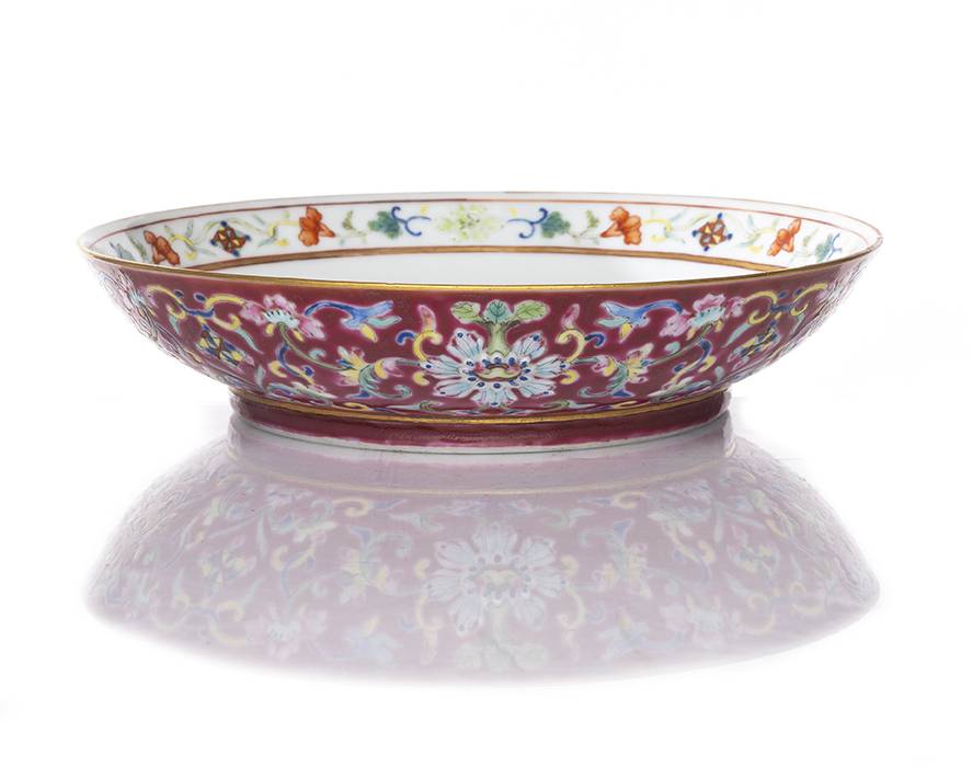 Adjugé 32 000 €_CHINE, XIXe siècle Coupe en porcelaine