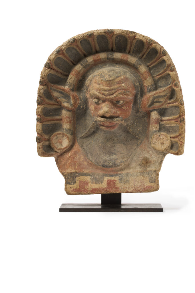 F0373-0004_Adjugé 11 500 €_Antéfixe ornée d'une tête de satyre