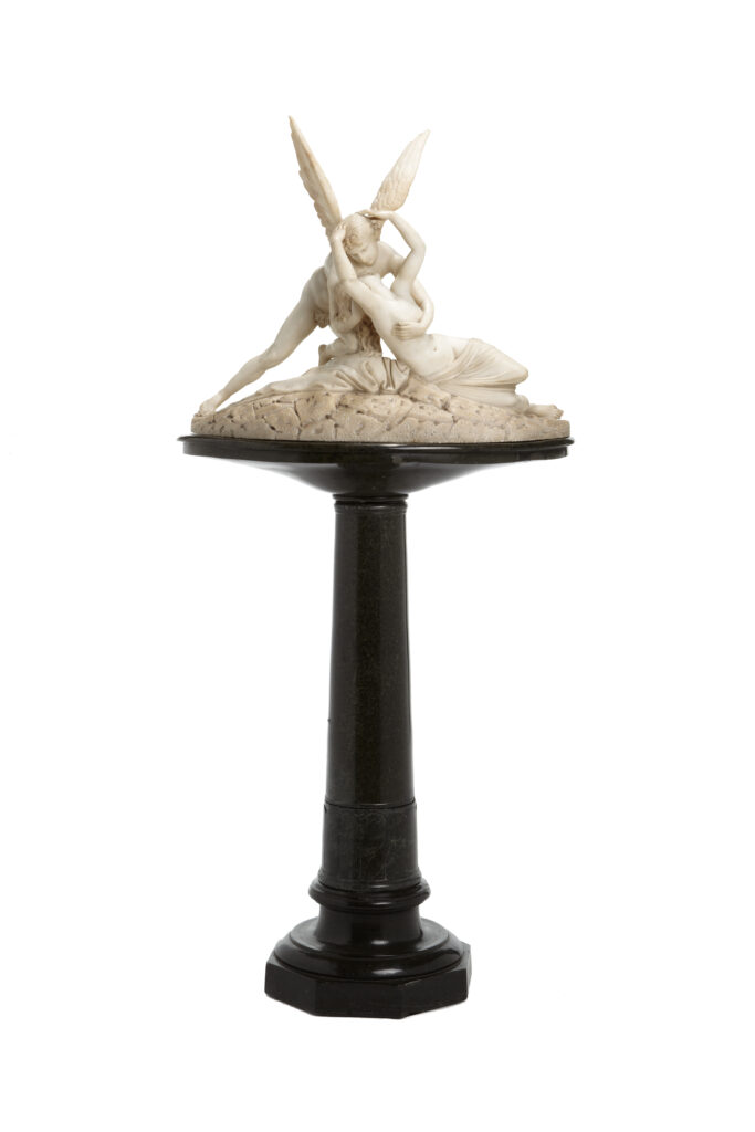Adjugé 13 000_PSYCHE RANIME PAR LE BAISER DE L'AMOUR Groupe en marbre blanc, d'après Antonio CANOVA (1757-1822)