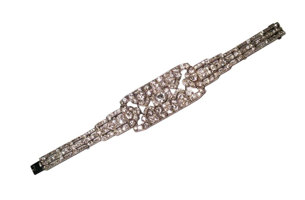 Adjugé 13 000_Bracelet en platine 950 millièmes et or gris 18 k.