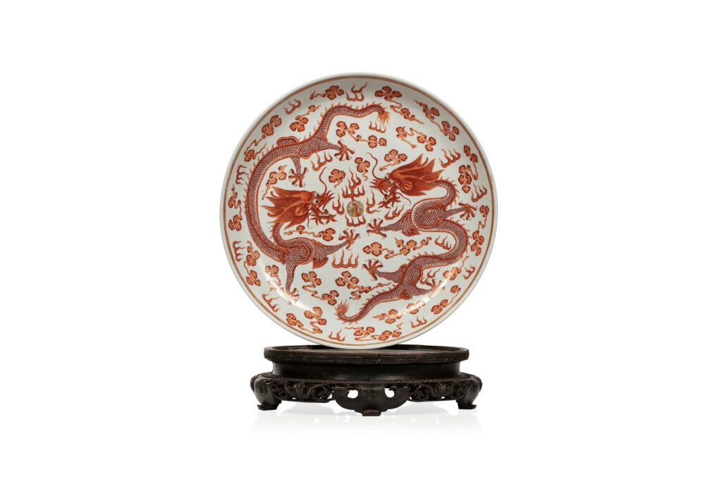 Adjugé 15 000 €_CHINE, XIXe siècle_Plat circulaire en porcelaine