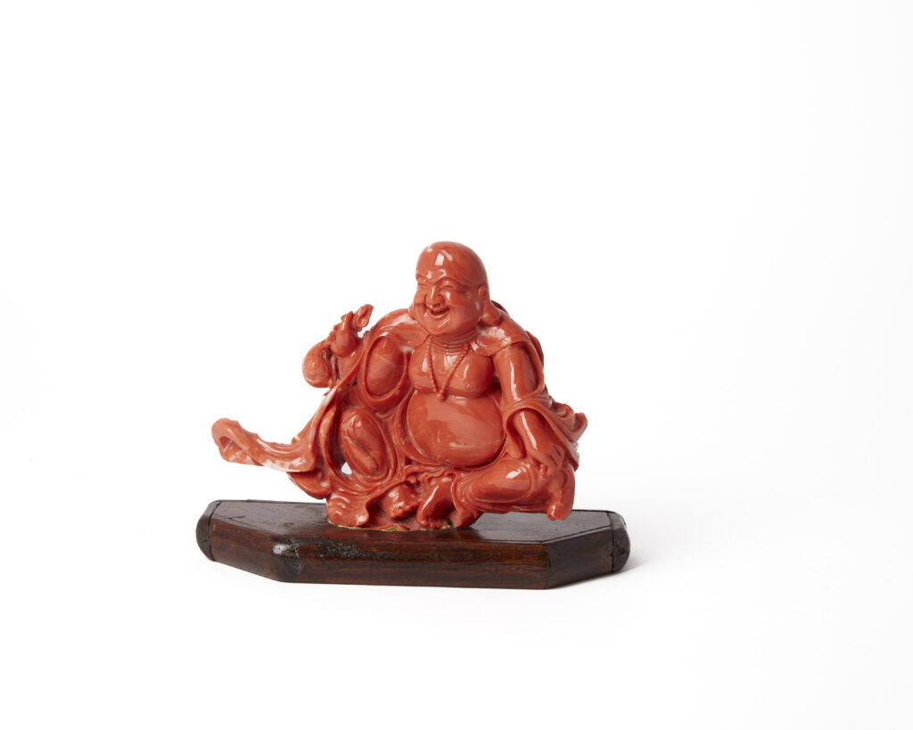 Adjugé 11 500 €_CHINE, XXe siècle_Groupe en corail orange*