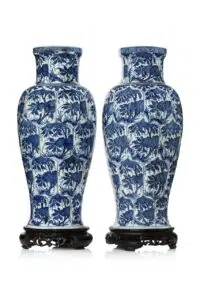 Estimation "Arts de Chine", époque "Kangxi" paire de vases balustres en porcelaine, estimée et proposée par notre cabinet, adjugée 11 000 €