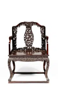 Estimation "Arts de Chine" ce très rare fauteuil en bois sculpté, proposer a la vente par notre cabinet d'expertise, adjugé 155 000 €