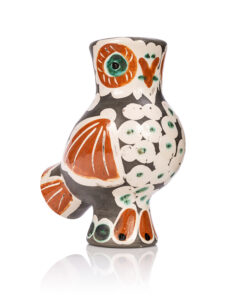 M0363-0001_Adjugé 29 500 €_Pablo PICASSO (1881 - 1973)_Vase tourné, réplique authentique en terre de faïence blanche