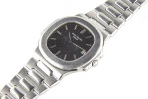 Estimation de ce bijoux, "Patek Philippe" model "Nautilus", estimée et proposée par notre cabinet, adjugée 43 000 €