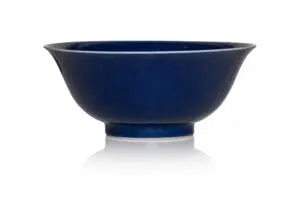 Bol chinois en porcelaine bleu sacrificiel d'époque Qianlong