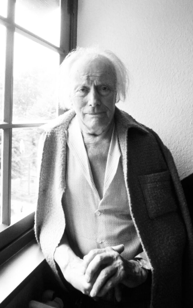 Expertise des œuvre de l'artiste et présentation de celui-ci, portrait photographique de l'artiste "Paul Delvaux" en noir et blanc