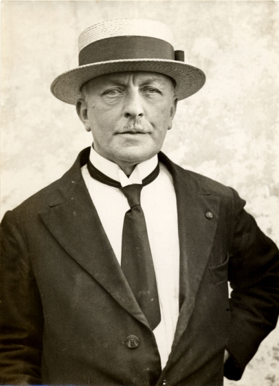 Expertise des œuvre de l'artiste et présentation de celui-ci, autoportrait de l'artiste "Georges Minne"