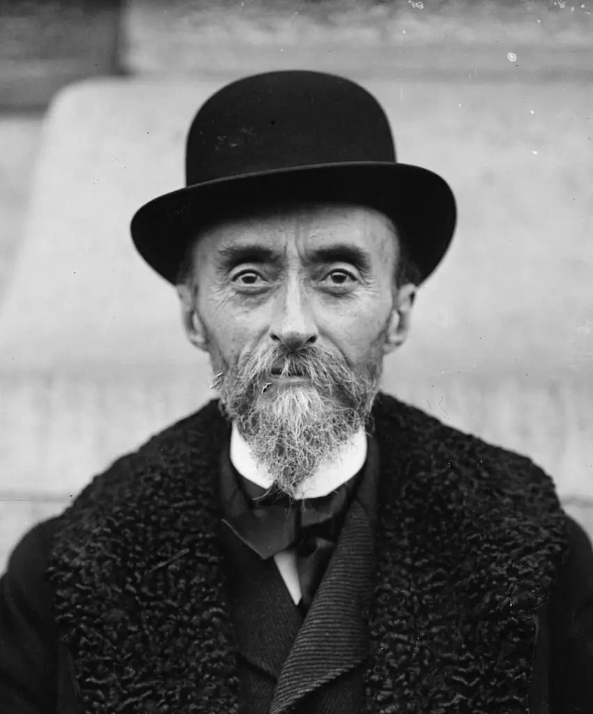Expertise des œuvres de l'artiste et présentation de celui-ci, portrait photographique de l'artiste "Fernand Cormon” (vers 1910-1915)