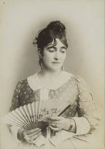 Expertise des œuvres de l'artiste et présentation de celui-ci, portrait photographique de l'artiste "Marie Bracquemond” (c.1886)