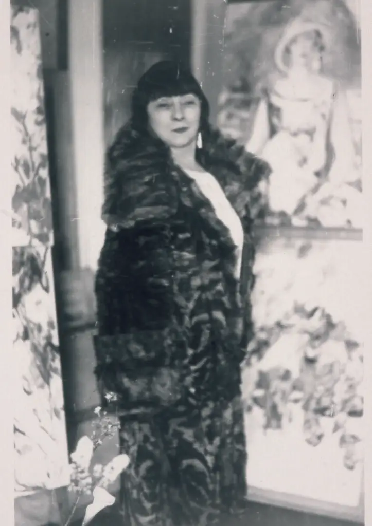 Expertise des œuvres de l'artiste et présentation de celui-ci, portrait photographique de l'artiste "Jacqueline Marval” (v.1925)