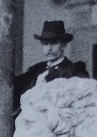 Expertise des œuvres de l'artiste et présentation de celui-ci, portrait photographique de l'artiste " Jean Coraboeuf" à la villa Médicis, à Rome. Photographie anonyme (1901, détail)