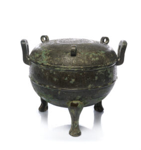 CHINE, Période des Royaumes Combattants, Récipient archaïque en bronze, ding, Adjugé 5 000 €