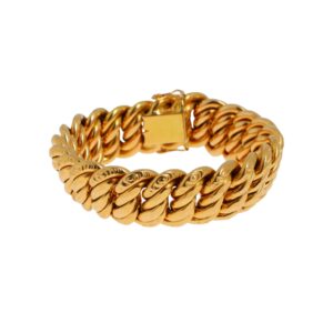 Bracelet en or jaune 18k (750°/°°) à large maillons entrelacés certains incisés, fermoir lame cliquet, huit de sécurité. poids brut : 54,2 gr. Adjugé 3 760 €