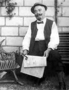 Expertise des œuvres de l'artiste et présentation de celui-ci, portrait photographique de l'artiste "Portrait présumé d'Eugène Galien-Laloue, photographie anonyme non sourcée"