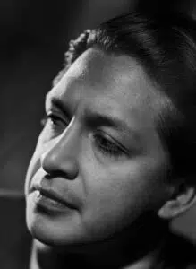 Expertise des œuvres de l'artiste et présentation de celui-ci, portrait photographique de l'artiste "Oswaldo Guayasamin”