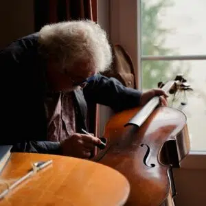 Expertise et estimation par Fabien Robaldo. Gilles Chancereul, expert lutherie