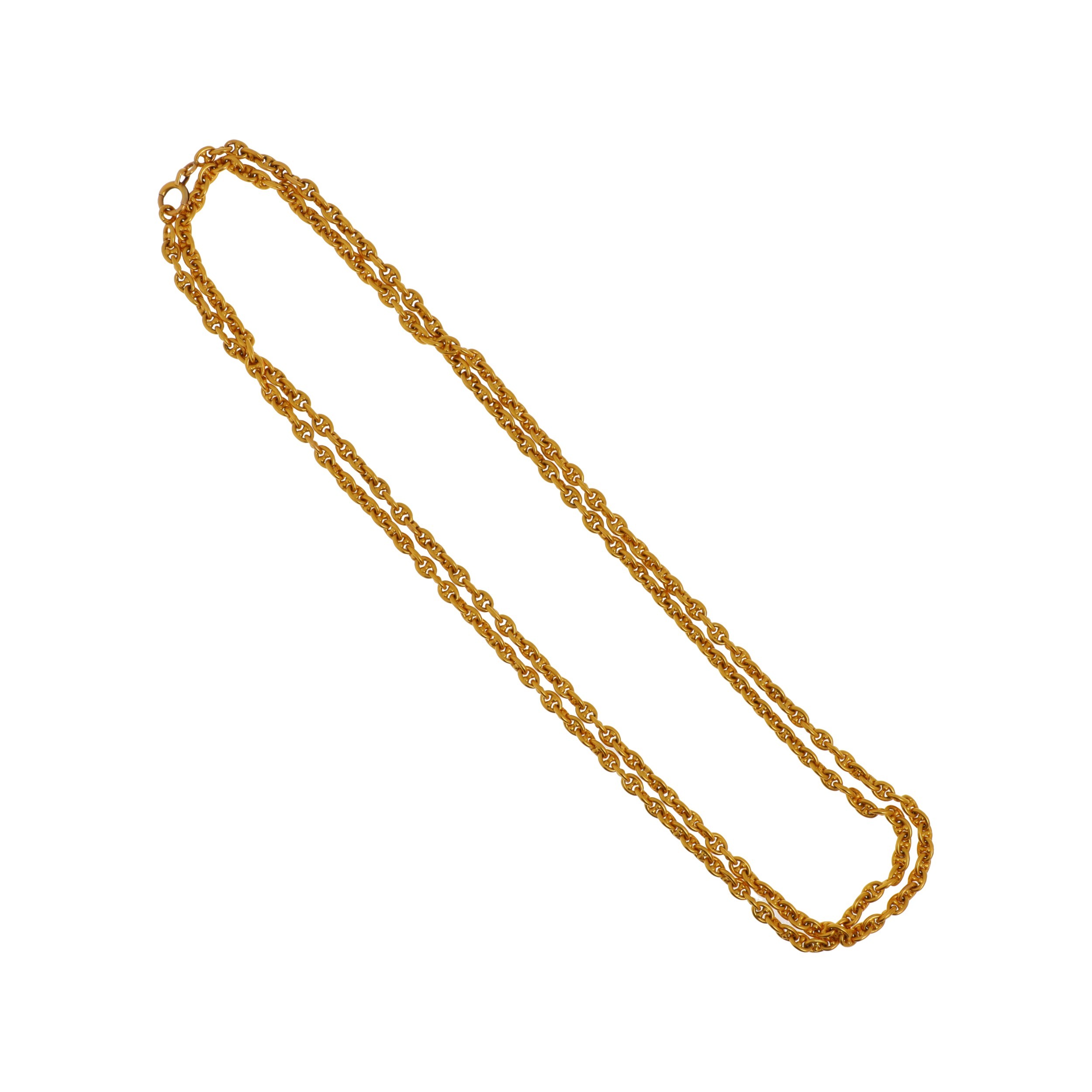 Q0596_0002 - Long sautoir ou chaine giletière en or jaune 18k (750°/°°) à maille chaine d'ancre, fermoir ressort. Poids brut : 123 gr. - Adjugé 11 500 €