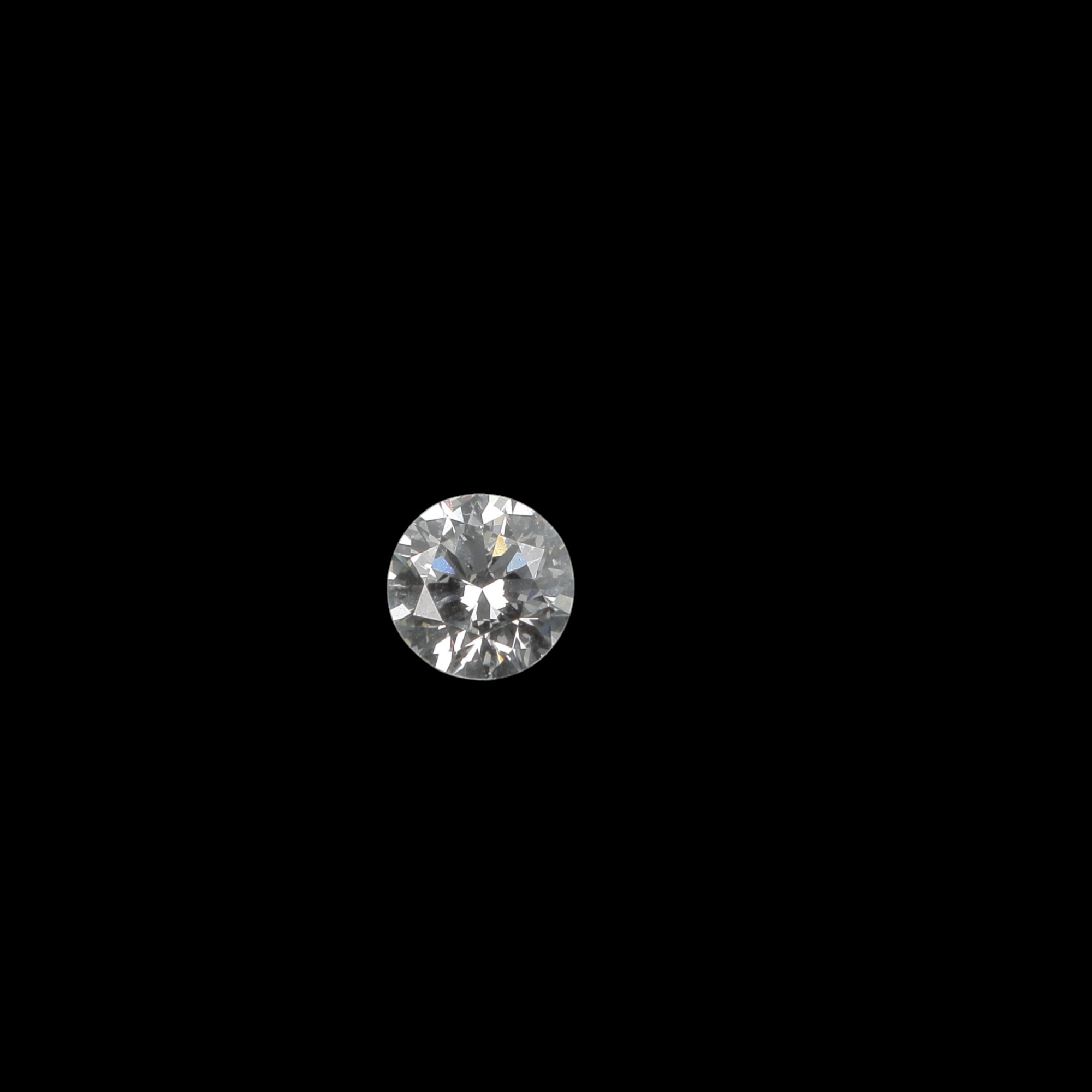 Bague diamant solitaire, Bague en platine (950 millièmes) et or gris 18k (750 millièmes) sertie d'un diamant de 2,25 carats. Dim.: 8.46 - 8.59 x 5.14 mm Poids brut : 3,4 g. Doigt 53 Rapport d'analyse préliminaire LFG, mars 2026, précisant couleur G, pureté SI1, aucune fluorescence. Pierre présentée dessertie. Adjugé 8 200 €