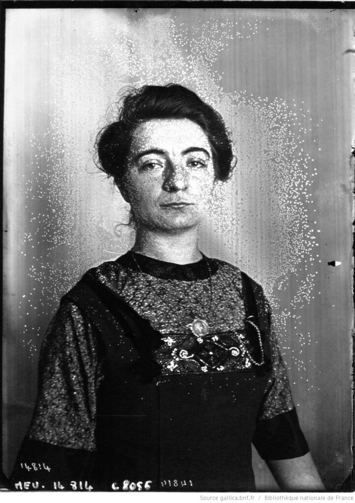 Expertise et estimation par le cabinet Robaldo. présentation de l'artiste : Lucienne Antoinette Heuvelmans. Mlle Lucienne Heuvelmans, prix de Rome de sculpture (1911), photographie de l'agence Meurisse