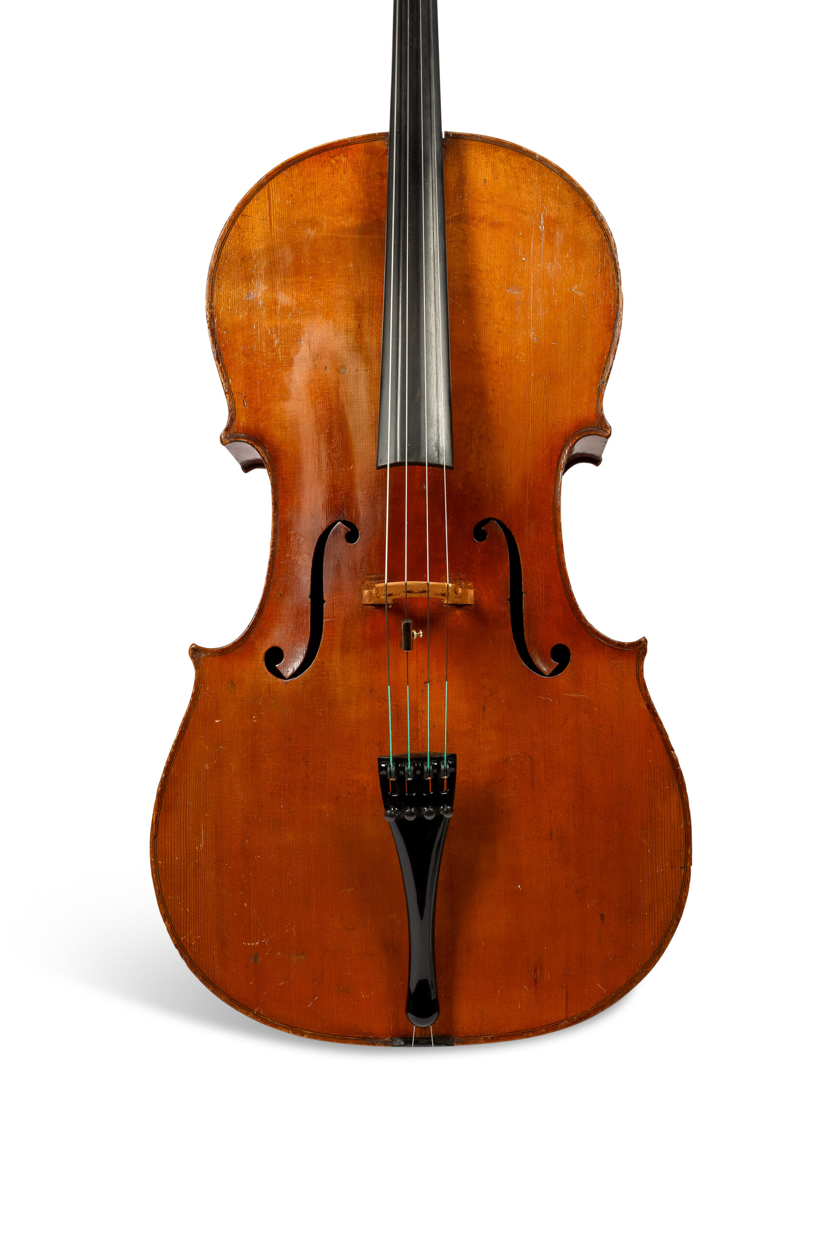 Violoncelle Français - Mirecourt - Description : portant une etiquette "Copie de Antonius Stradivarius... 1721", fond de deux pièces en bel érable aux ondes plutôt fines, éclisses et tête du même bois, table en épicéa, diverses cassures restaurées. 756 mm. Avec boite et deux archets. - Adjugé 4 900 €