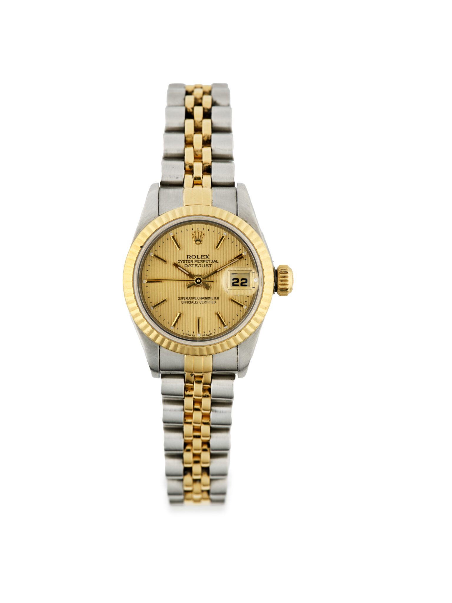 Rolex Description : « Lady Datejust» Vers : 1996 Réf : 69173 Montre ronde pour dame en or 18k et acier. Cadran champagne dit « Tapisserie » avec index chiffres bâtons appliqués. Date par guichet à 3h. Couronne vissée. Verre saphir. Mouvement mécanique à remontage automatique calibre 2135. Boîtier en or et acier avec fond vissé numéroté sur la tranche T738309. Diamètre : 26 mm Bracelet Jubilé en or 18k et acier référence 62523D-18. Poids brut : 56,90 g Avec : Coffret ; Notice Rolex ; Certificat Garantie Internationale ; étuis et pochette. - Adjugé 2 400 €