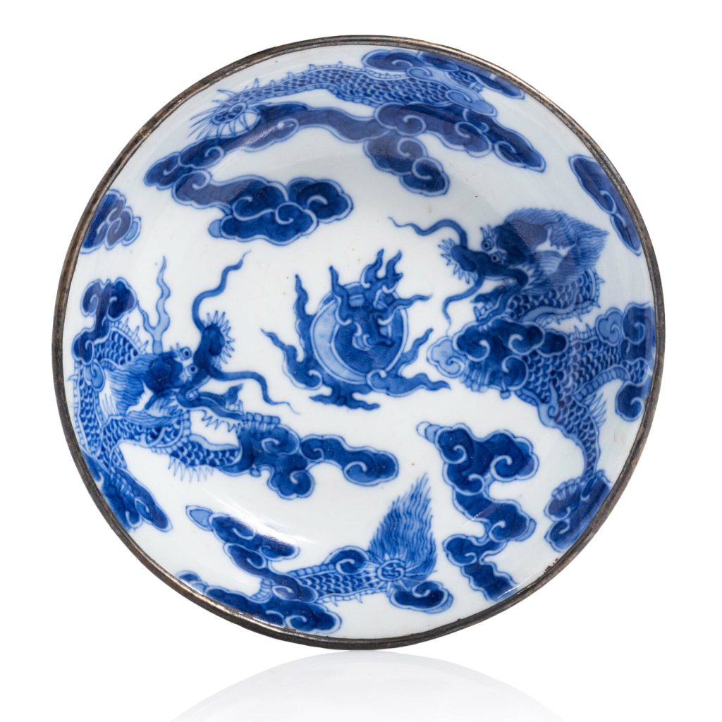 Estimation "Arts du Vietnam" et expertise de cette Coupelle en porcelaine "Bleu de Hué" proposer a la vente par notre cabinet d'expertise et adjugé 19 000 €