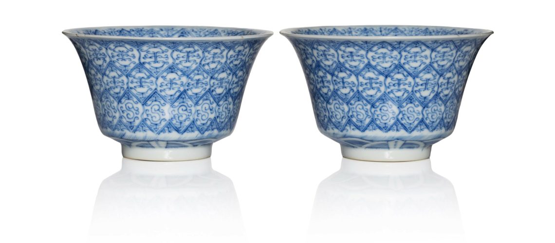 Estimation "Arts de Chine" cette paire de bols en porcelaine, marque et époque Qianlong, XVIIIe siècle proposer a la vente par notre cabinet d'expertise