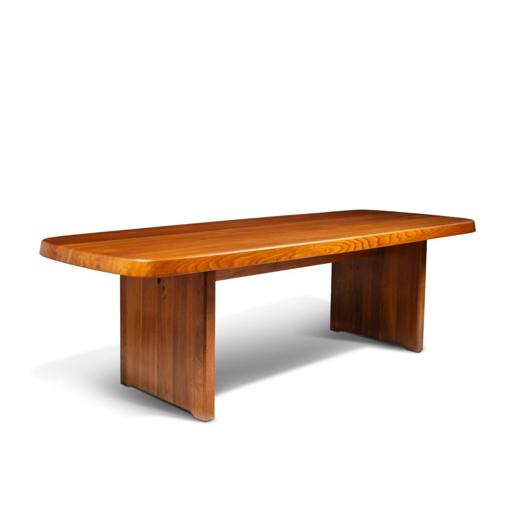Estimation "Arts Nouveau & Arts Décoratif" et expertise de cette table de salle à manger en orme massif de "Pierre CHAPO" intitulée "T20A" proposée à la vente par notre cabinet d'expertise, adjugée 12 000 €