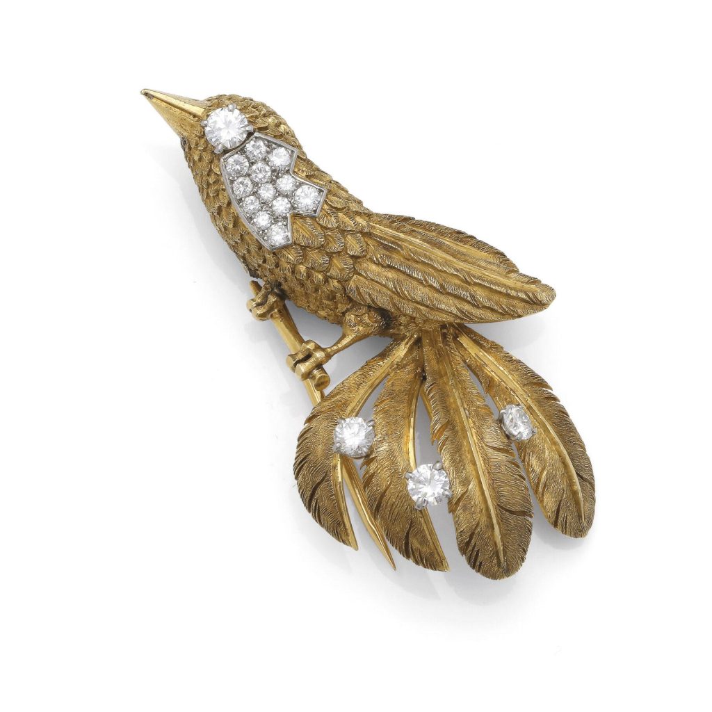 Cartier -
Broche oiseau en or jaune et platine  sertie de diamants taille brillant. Signé.
Adjugé : 8 500 €

Vente MILLON - Haute Joaillerie