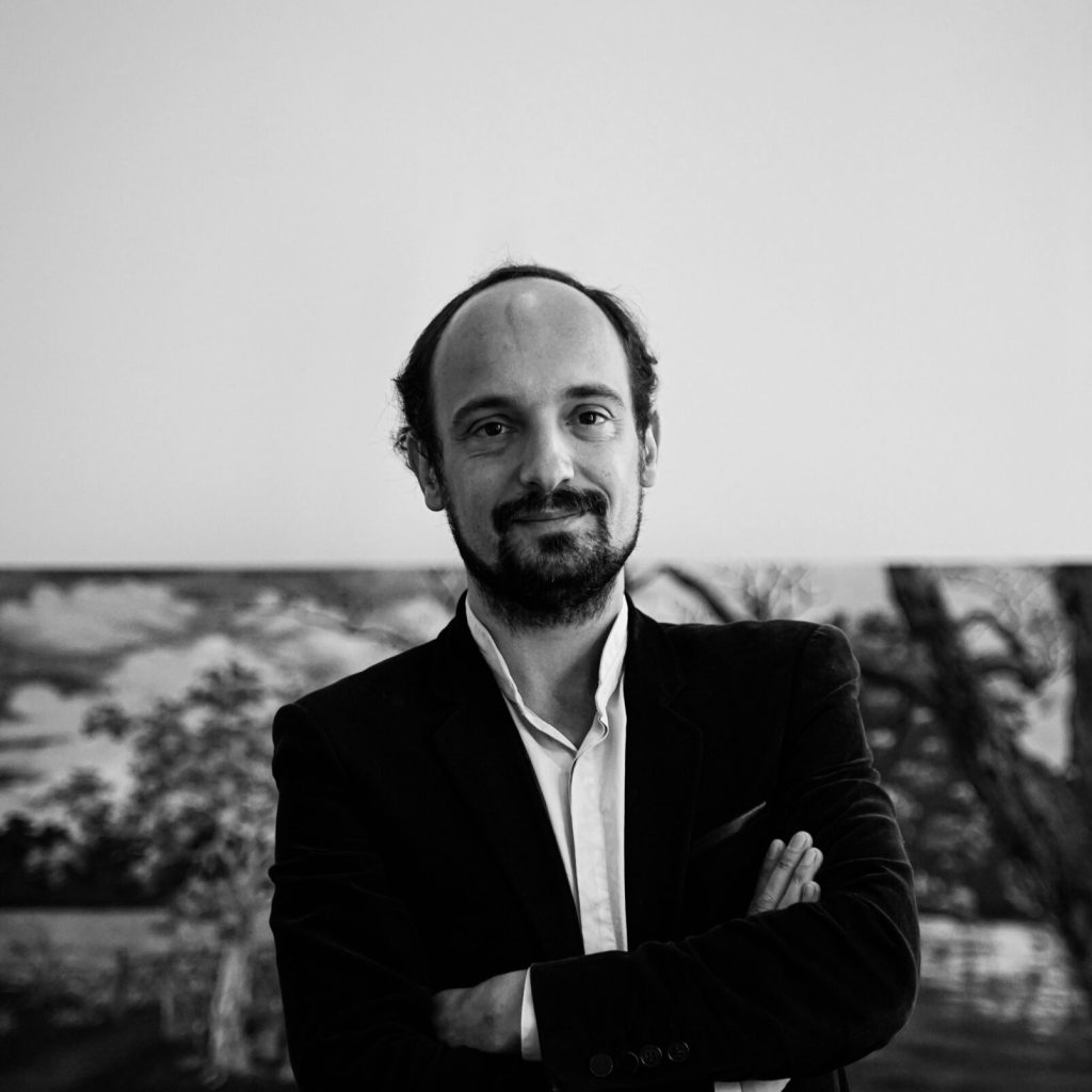 Fabien Robaldo de profil en noir et blanc de face